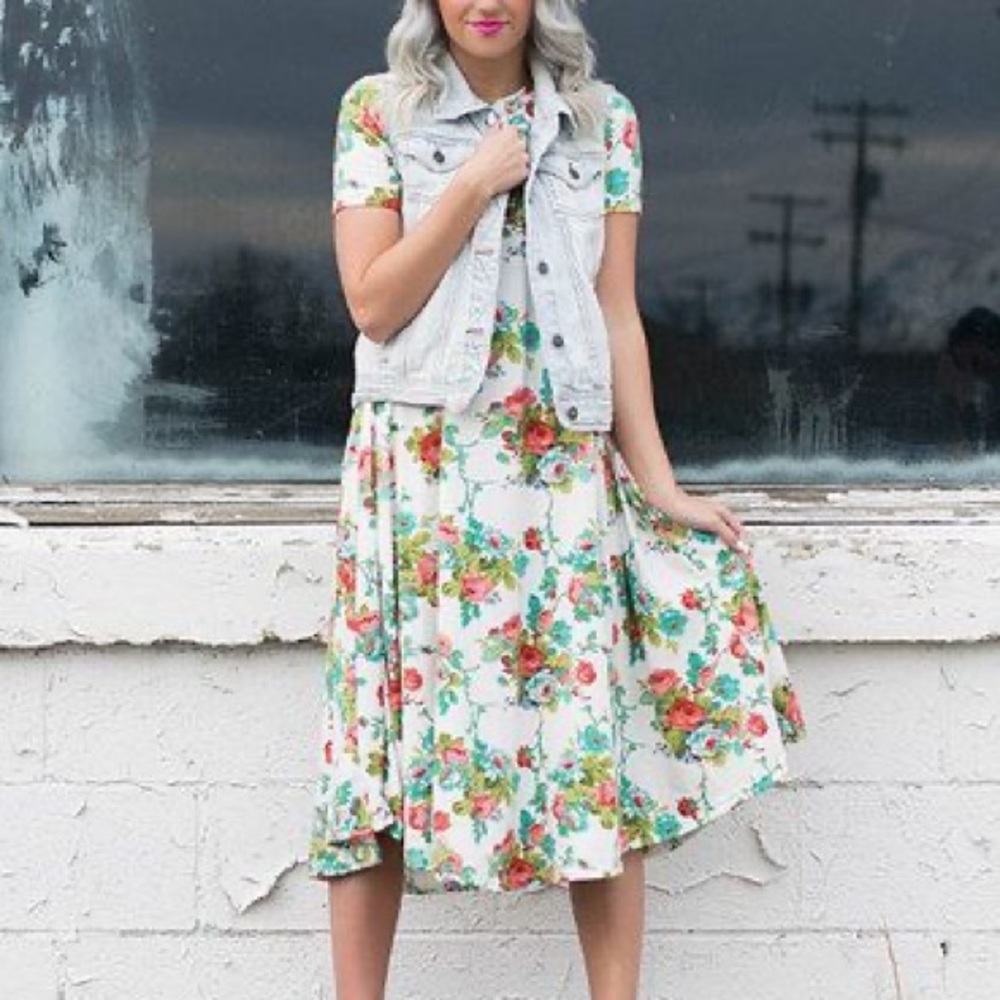 Floral Short Sleeve Shift Dress